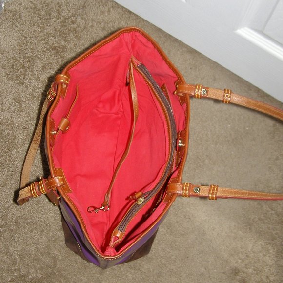 💜👜 Dooney & Bourke Purple Patent leather tote bag EUC - Picture 10 of 15